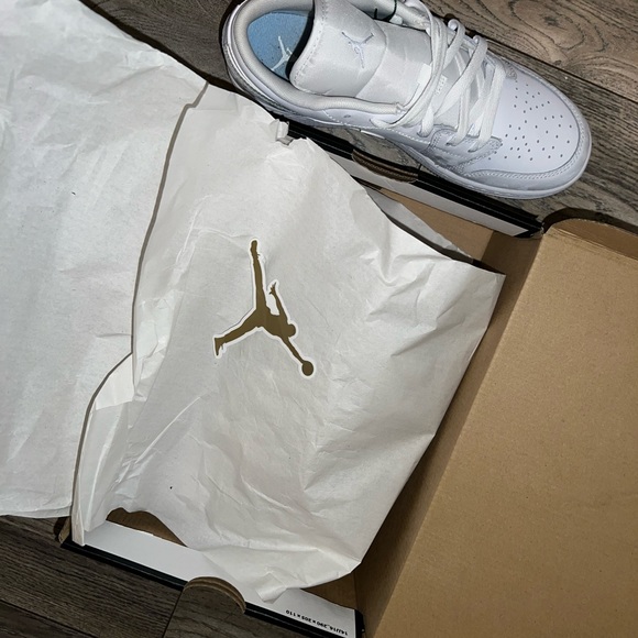 SOLD ***Nike Jordan’s Glitter Swoosh 🎁 NEW! name brand NIKE JORDAN - Picture 16 of 16